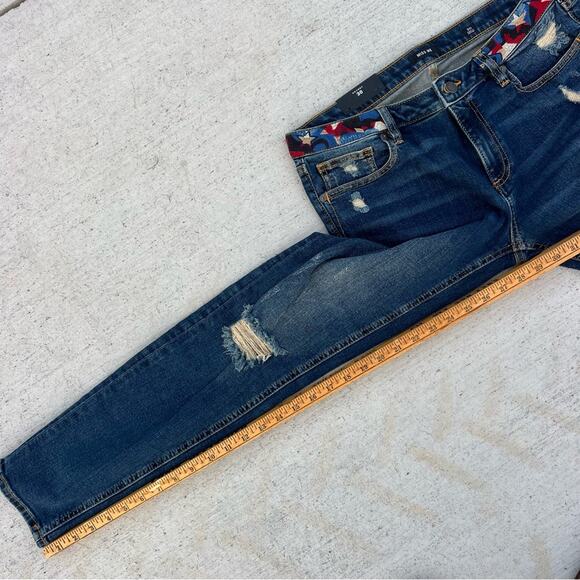Miss Me Aztec Embroidered Distressed Skinny Medium Wash Blue Denim Jeans 30 NWT - Picture 8 of 8